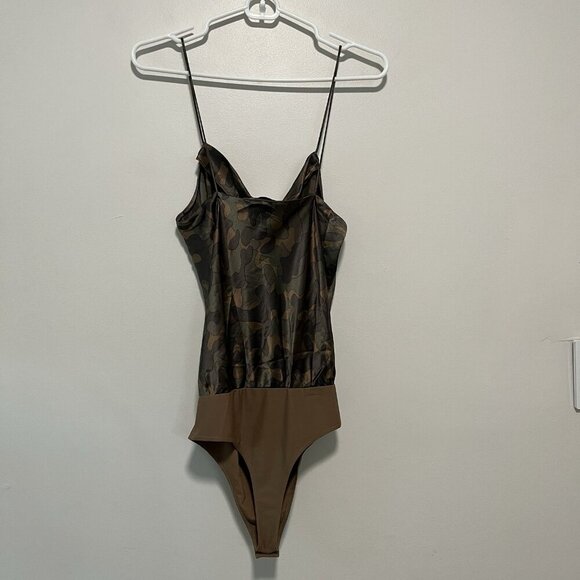 Cami NYC NWT Axel Green Camo Silk Bodysuit Size Small - Picture 7 of 10